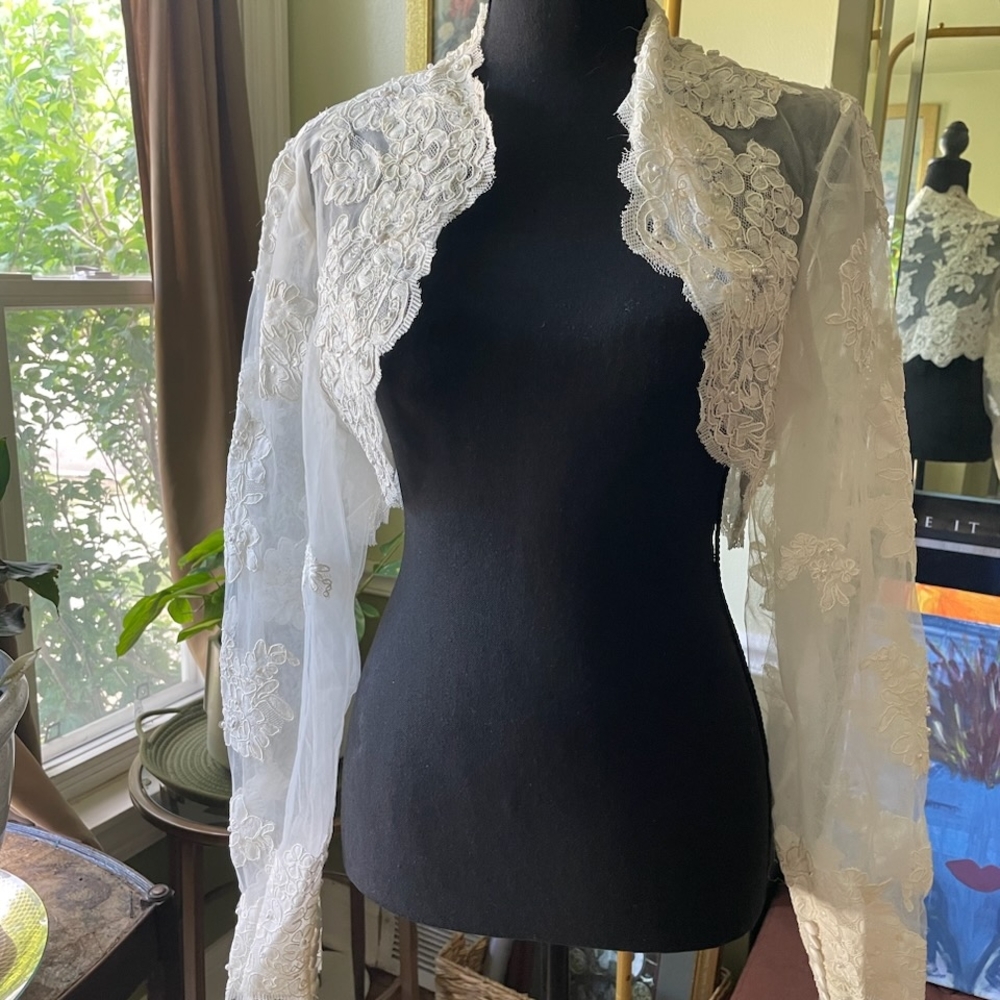 David's Bridal Ivory Lace Bolero